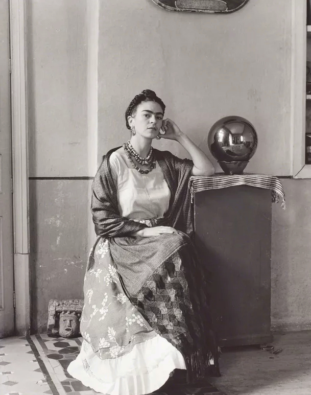 Frida Kahlo foto Manuel Álvarez Bravo